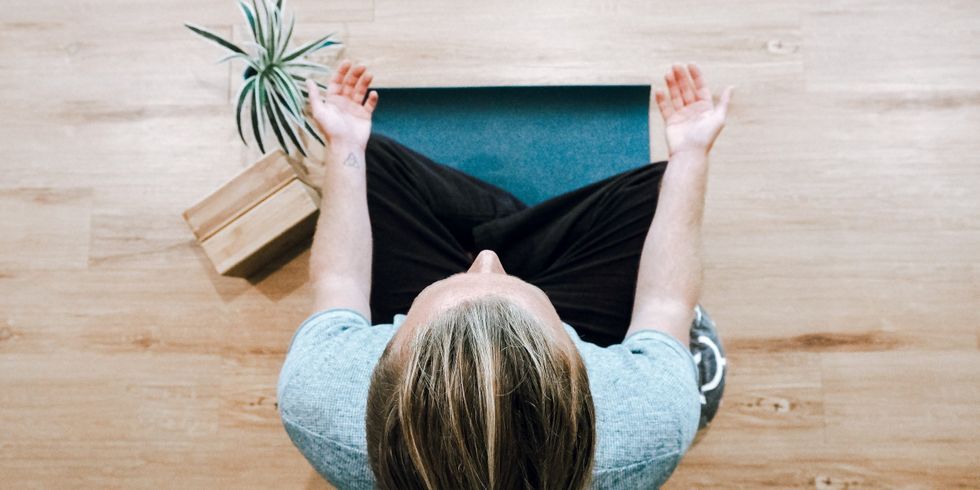 CONSEILS - Yoga : 5 postures pour améliorer son sommeil