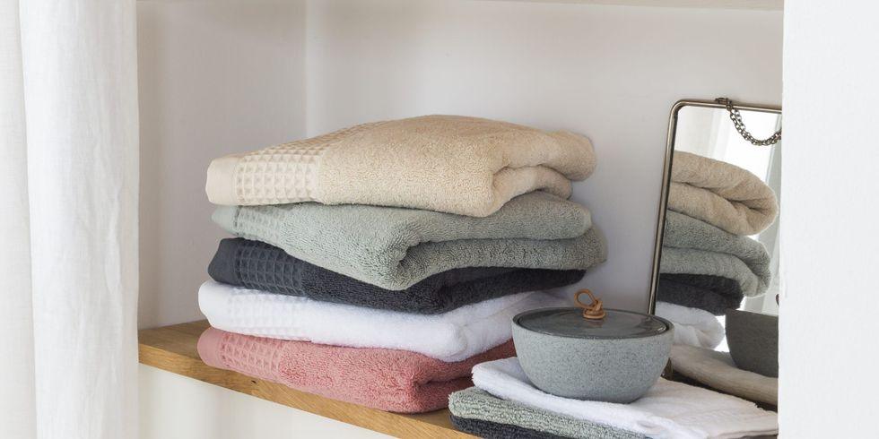 TENDANCES - Comment plier sa serviette de bain ?
