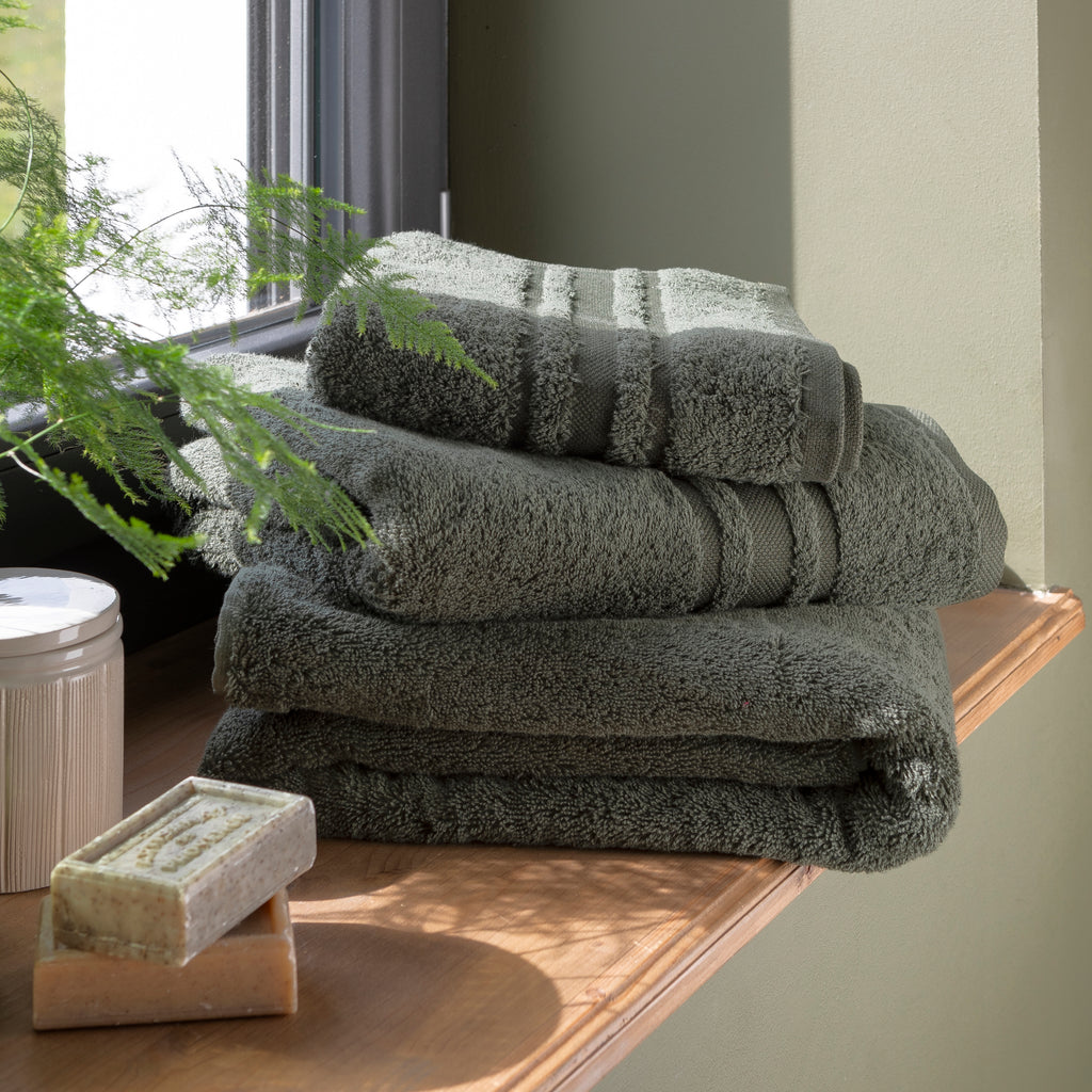 Lola II Khaki Green Cotton Bath Towel - Carré Blanc Canada