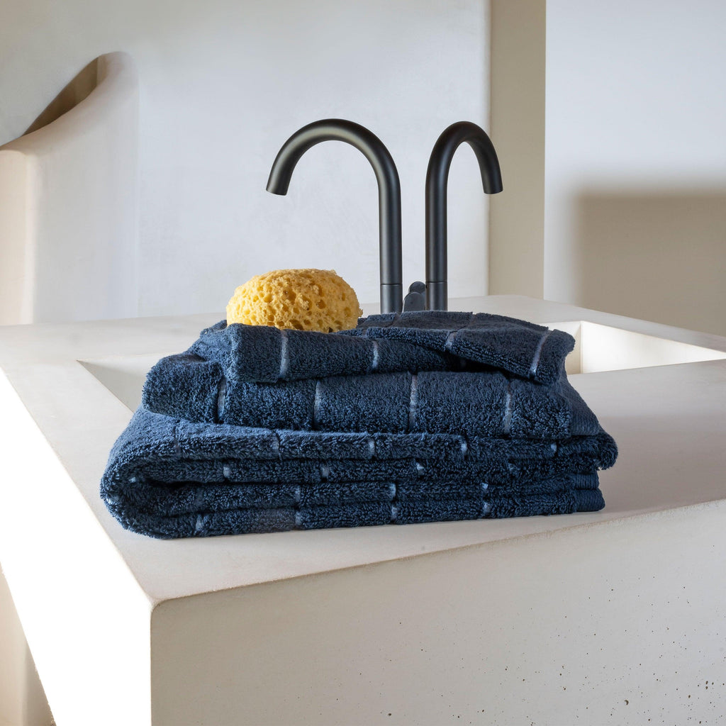 Hypnotic Navy Cotton Bath Towel - Carré Blanc Canada