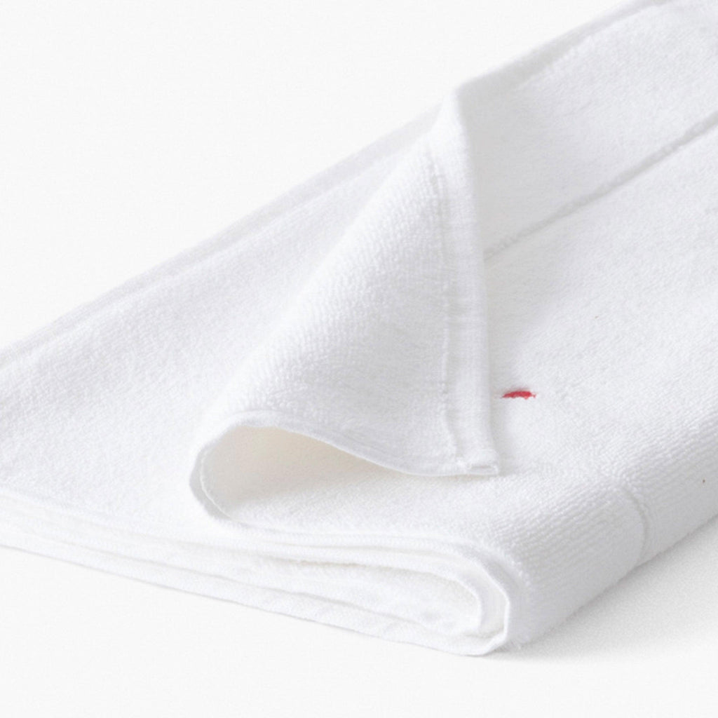 Adore White Cotton Bath Mat - Carré Blanc Canada