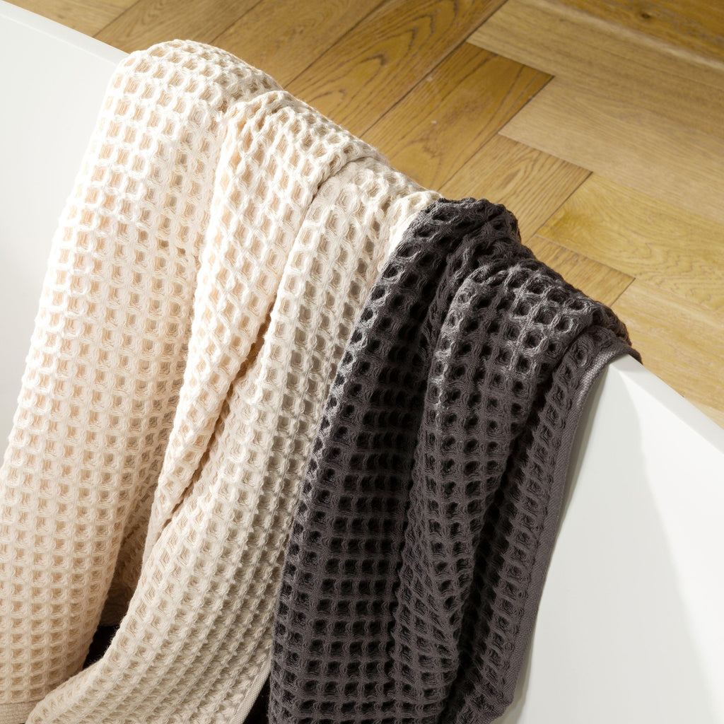 Quadro Charcoal Organic Cotton Guest Towel - Carré Blanc Canada