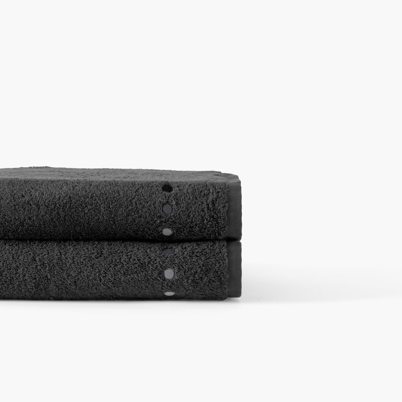 Dotsy Bath Towel - Coal - Carré Blanc Canada