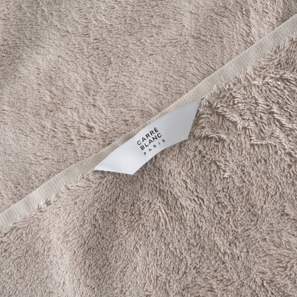 Aura Guest Towel - Carré Blanc Canada