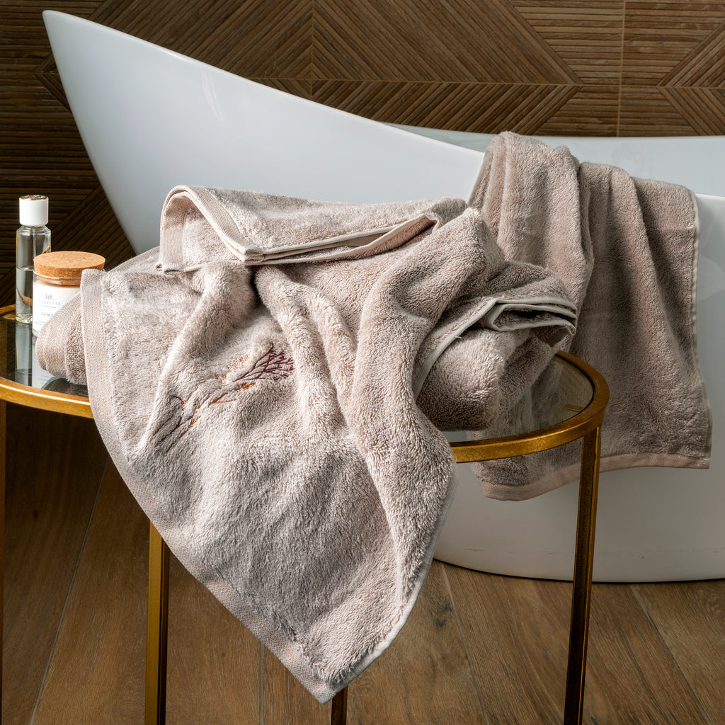 Aura Bath Towel - Carré Blanc Canada