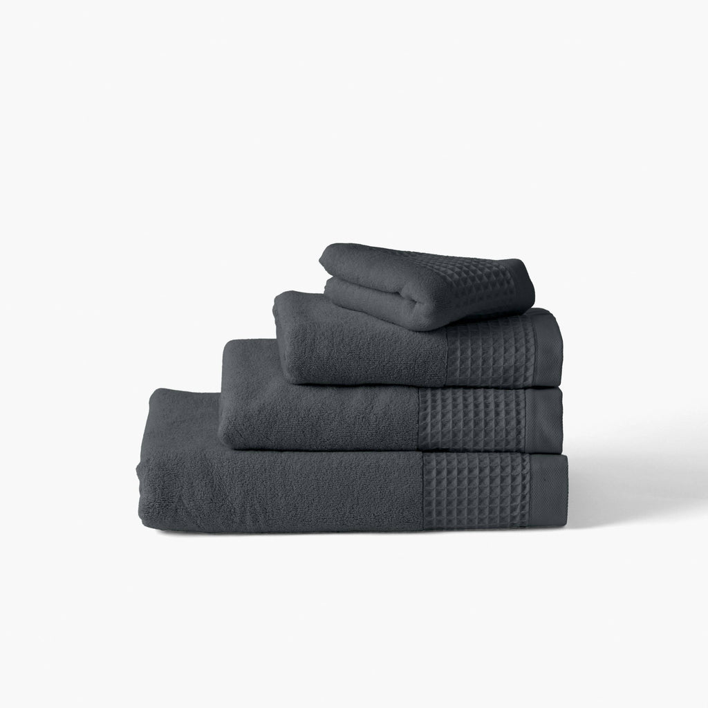 Source Charcoal Organic Cotton Bath Towel - Carré Blanc Canada