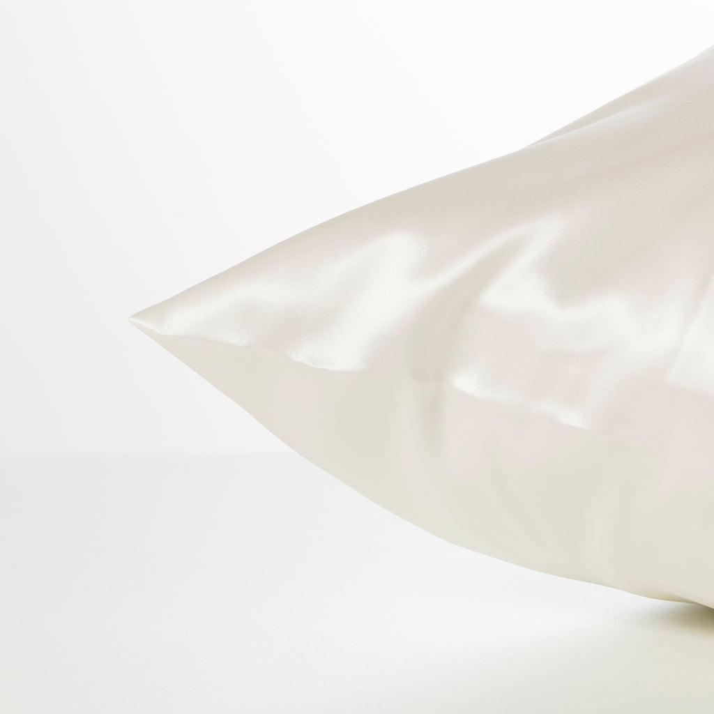Square Pillowcase in Mulberry Silk Beauté Ivory - Carré Blanc Canada