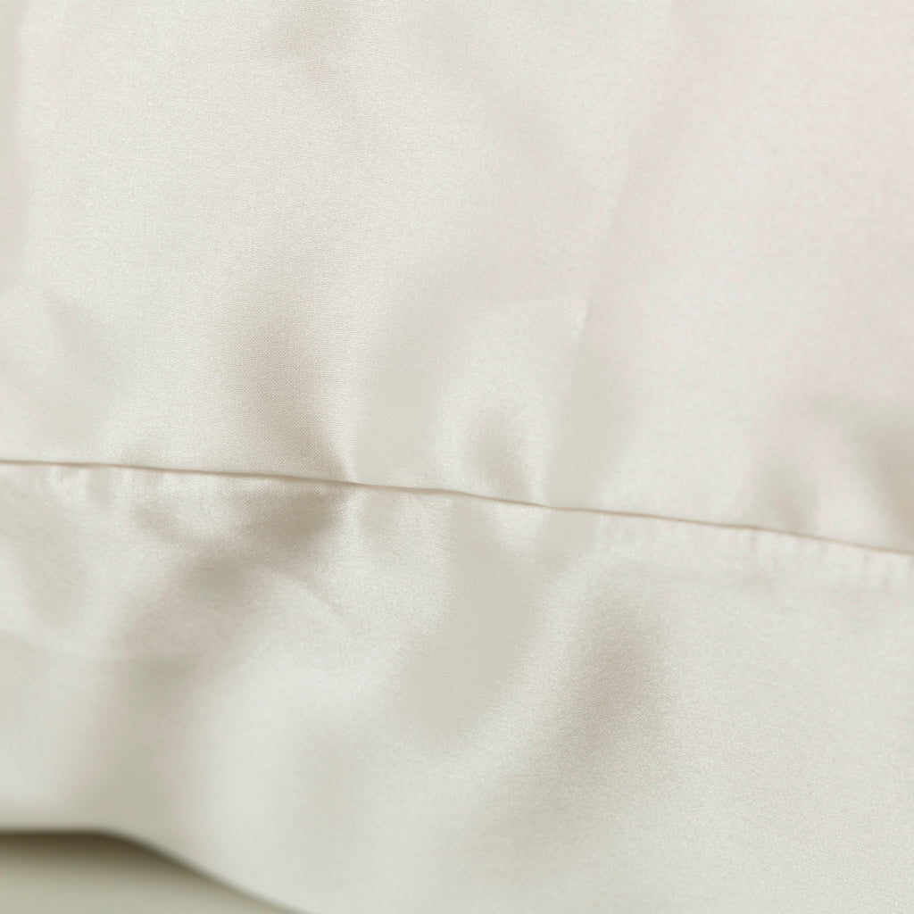 Square Pillowcase in Mulberry Silk Beauté Ivory - Carré Blanc Canada