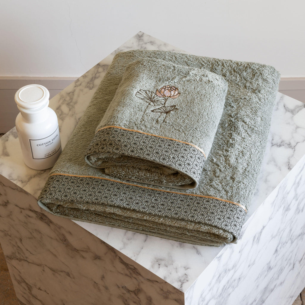 Guest Towel in Cotton Lotus Grey Green - Carré Blanc Canada