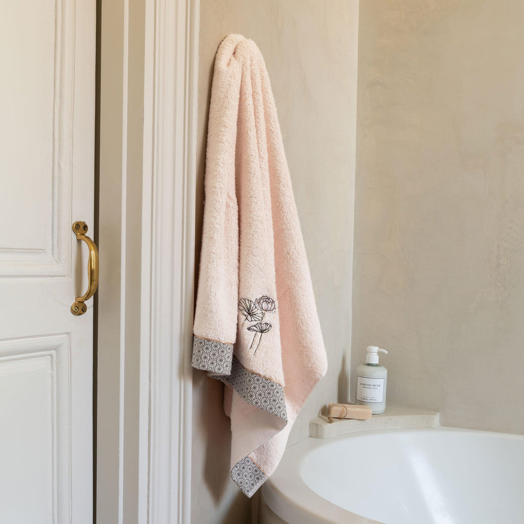 Lotus Pink Cotton Bath Towel - Carré Blanc Canada