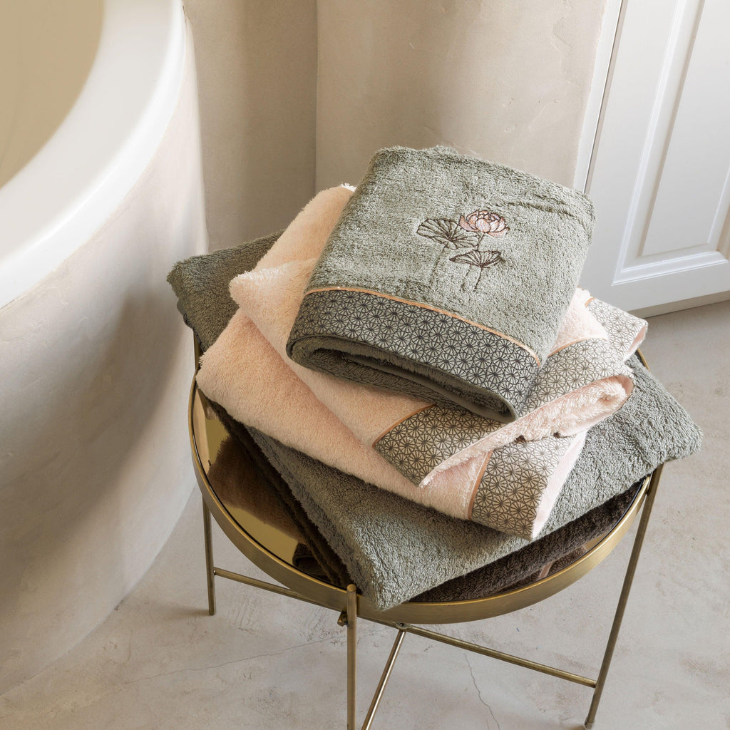 Guest Towel in Cotton Lotus Pink - Carré Blanc Canada