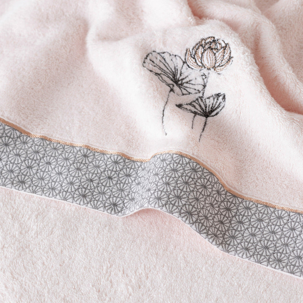 Lotus Pink Cotton Bath Towel - Carré Blanc Canada
