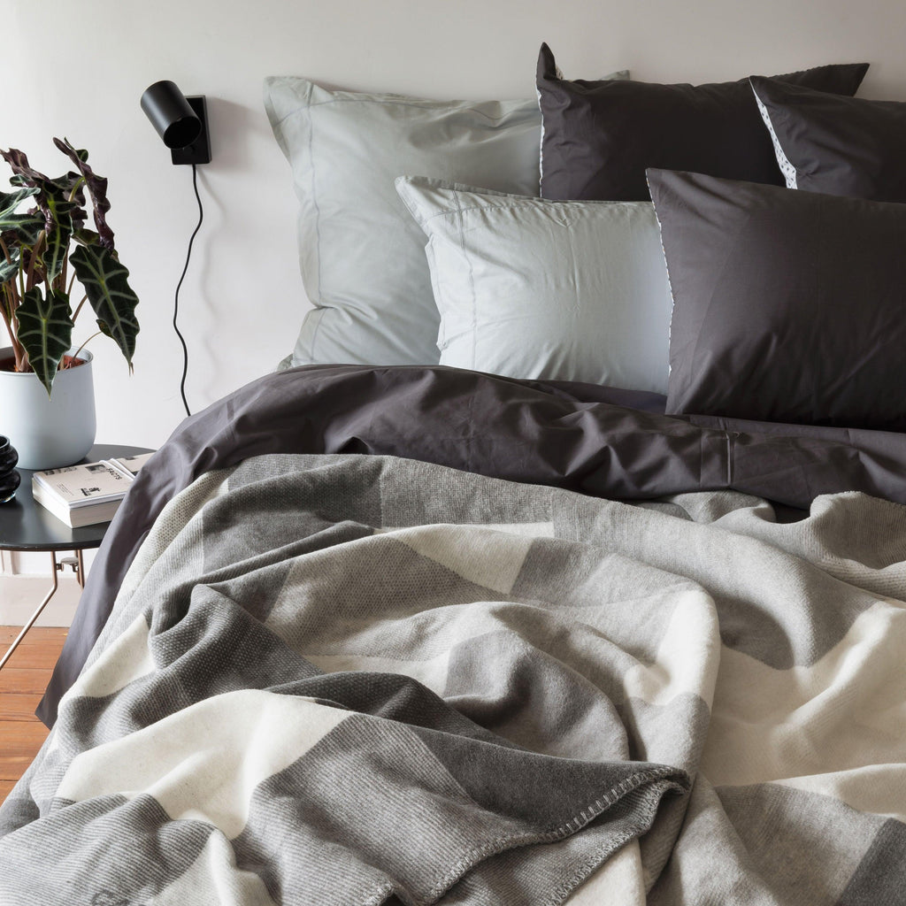 Fleece Throw Adret Grey - Carré Blanc Canada